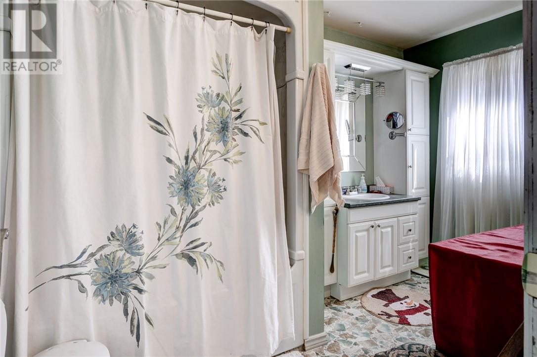 Property at 38 LAWRENCE Street image 4