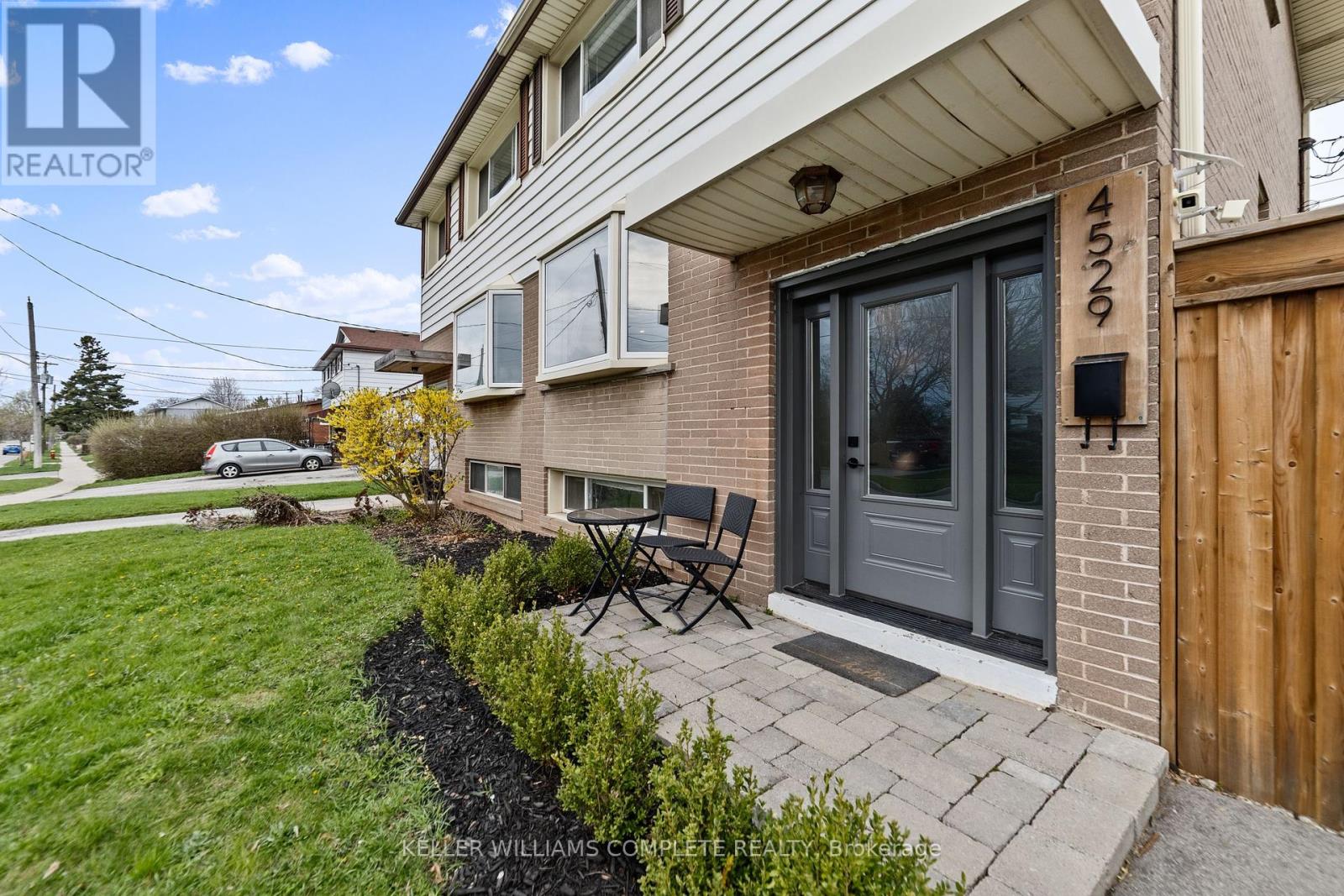 4529 Bennett Road, Burlington (Shoreacres), Ontario  L7L 1Y5 - Photo 3 - W12112007