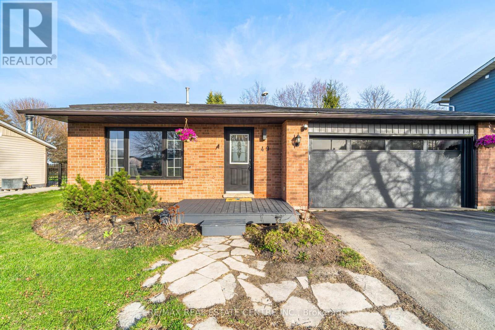 49 Mcclellan Road, Caledon, Ontario  L7K 0C8 - Photo 2 - W12112112