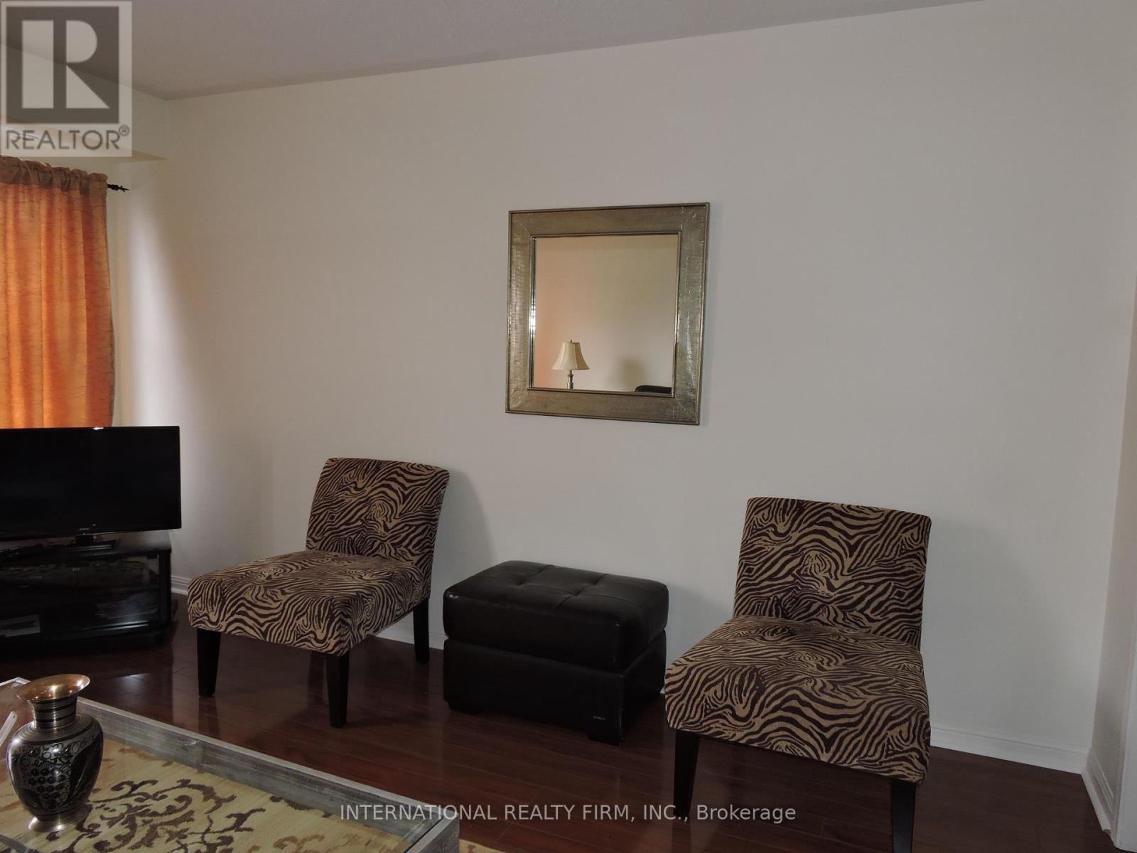 2 - 714 Neighbourhood Circle, Mississauga, Ontario  L5B 0B4 - Photo 11 - W12112126