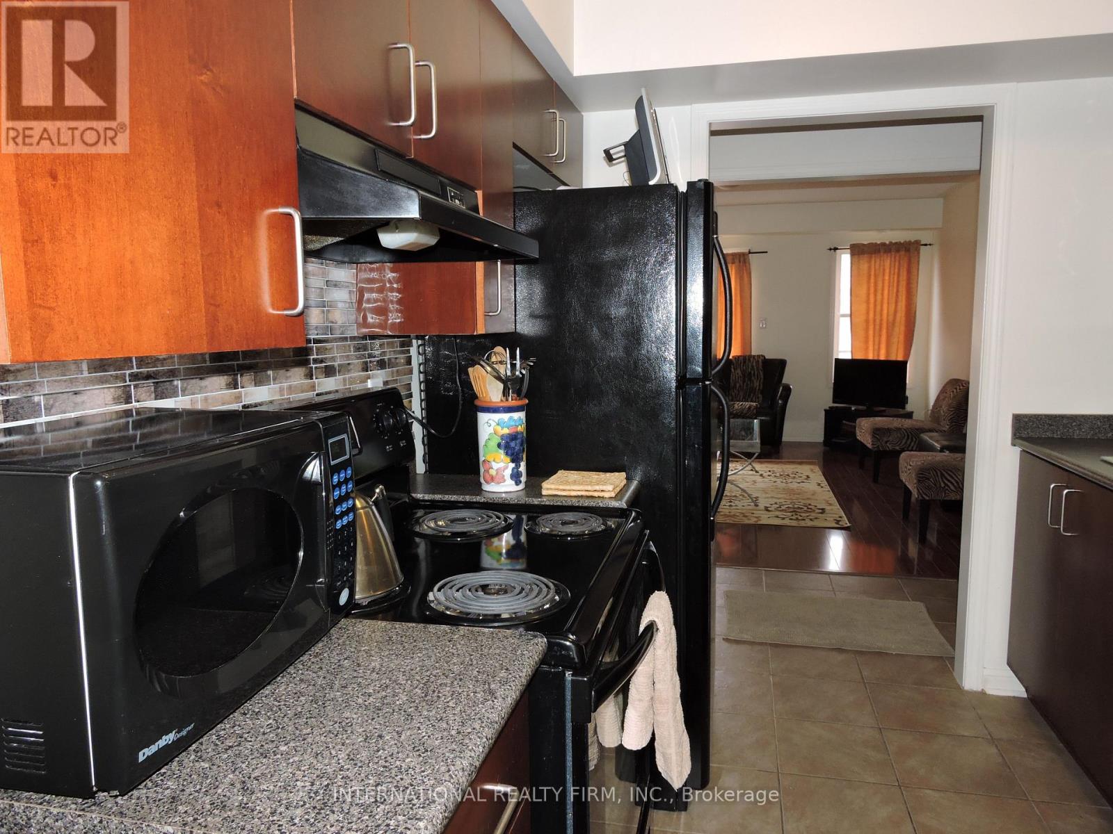 2 - 714 Neighbourhood Circle, Mississauga, Ontario  L5B 0B4 - Photo 12 - W12112126