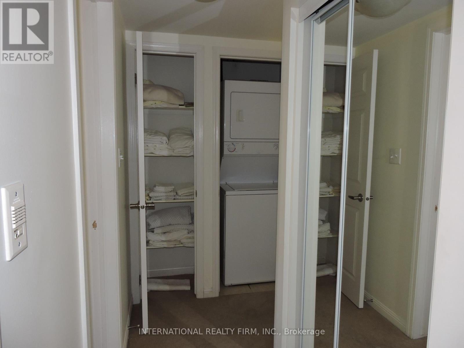 2 - 714 Neighbourhood Circle, Mississauga, Ontario  L5B 0B4 - Photo 6 - W12112126