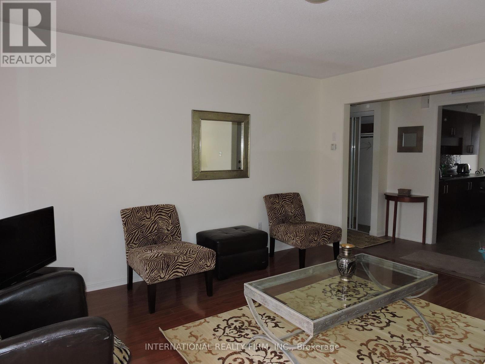 2 - 714 Neighbourhood Circle, Mississauga, Ontario  L5B 0B4 - Photo 8 - W12112126