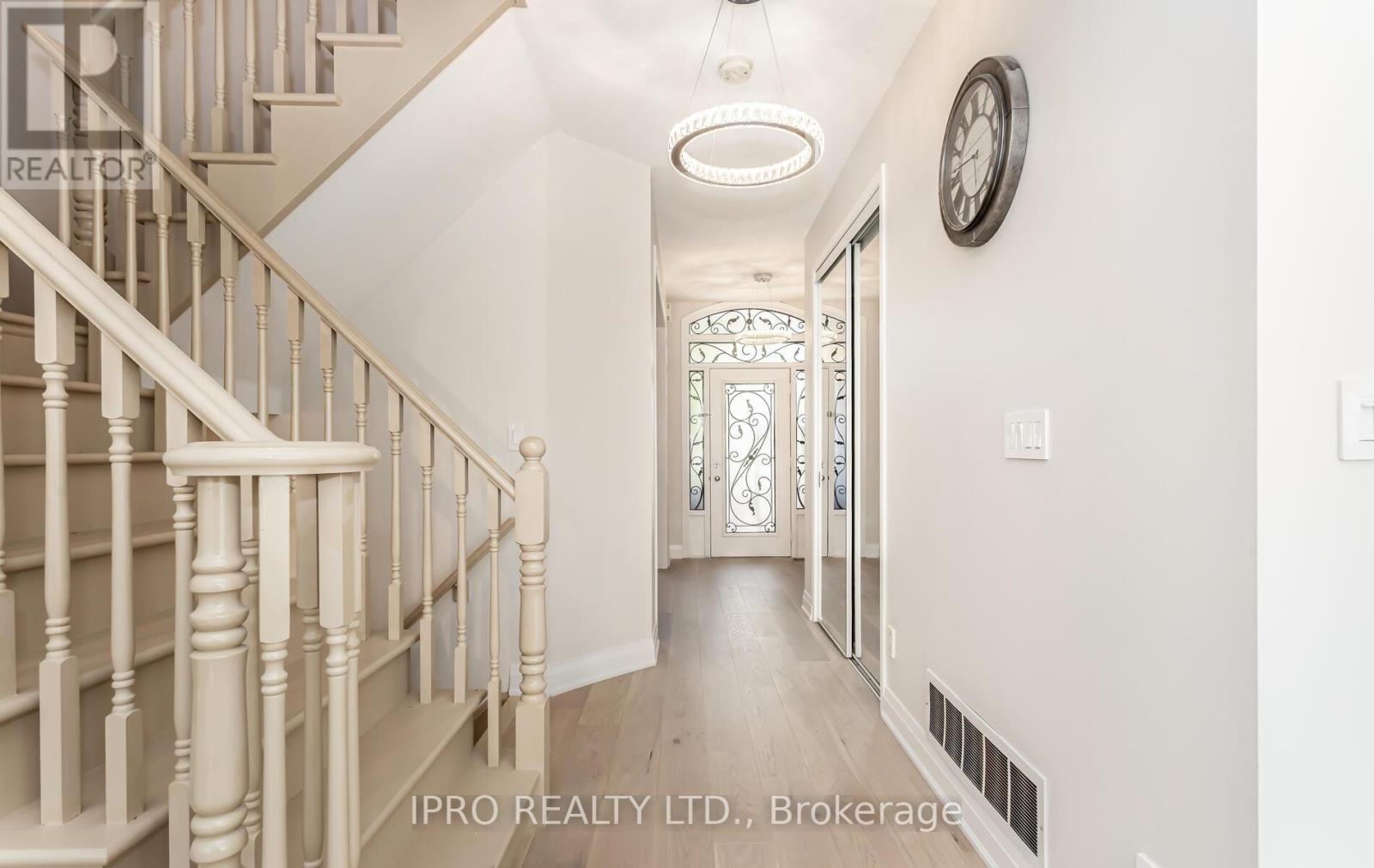 3082 Scotscraig Crescent, Oakville, Ontario  L6M 5G7 - Photo 11 - W12112165