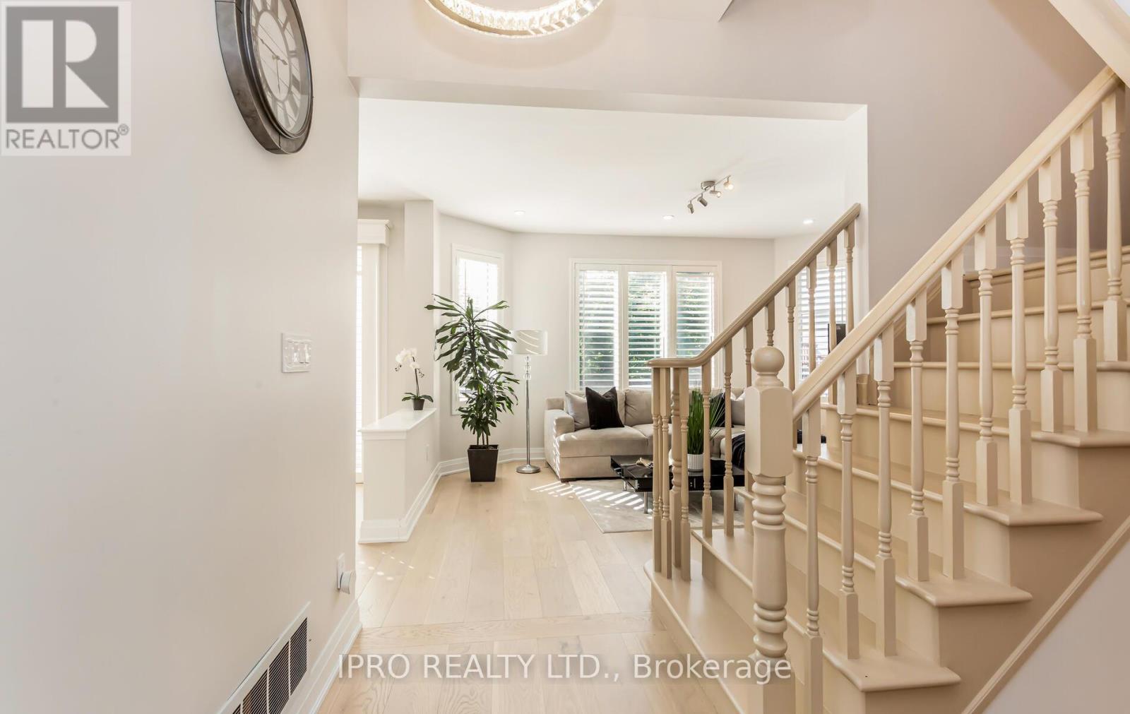 3082 Scotscraig Crescent, Oakville, Ontario  L6M 5G7 - Photo 12 - W12112165