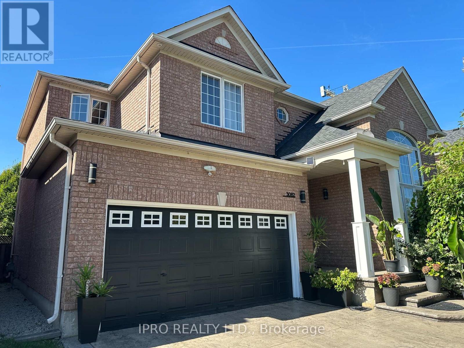 3082 Scotscraig Crescent, Oakville, Ontario  L6M 5G7 - Photo 2 - W12112165