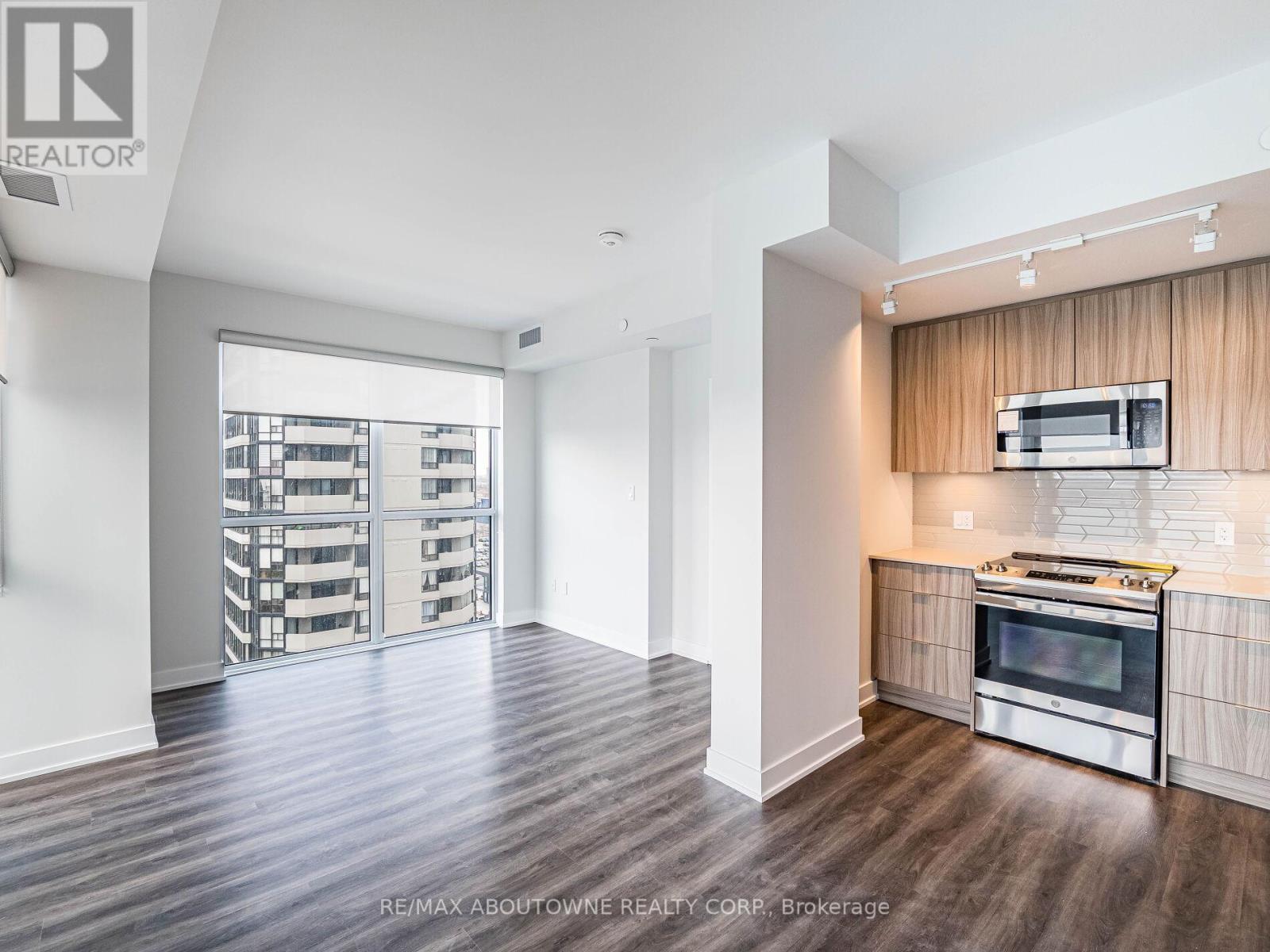 1008 - 430 Square One Drive, Mississauga, Ontario  L5B 0L6 - Photo 10 - W12112175