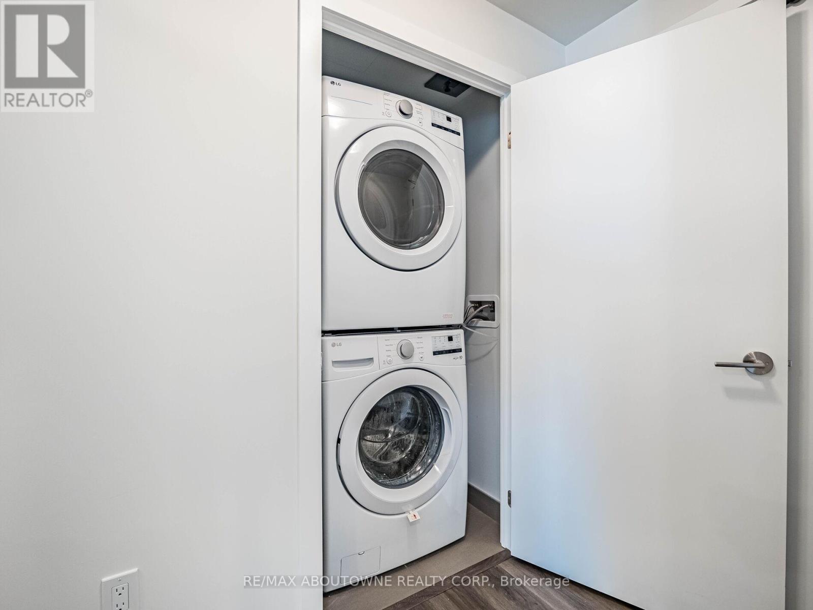 1008 - 430 Square One Drive, Mississauga, Ontario  L5B 0L6 - Photo 25 - W12112175