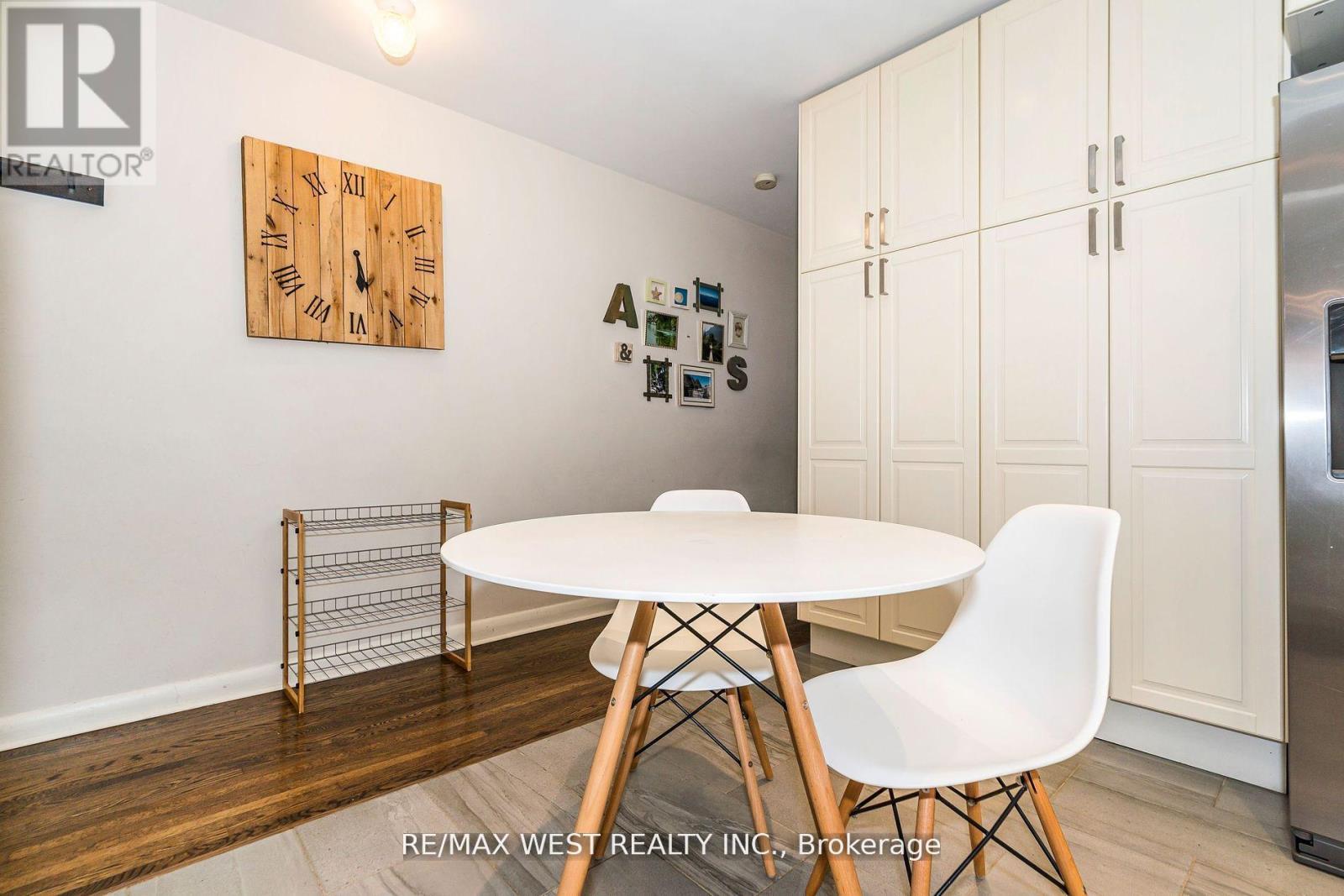 Main Floor - 34 Penhurst Avenue, Toronto (Stonegate-Queensway), Ontario  M8Y 3A9 - Photo 11 - W12112197