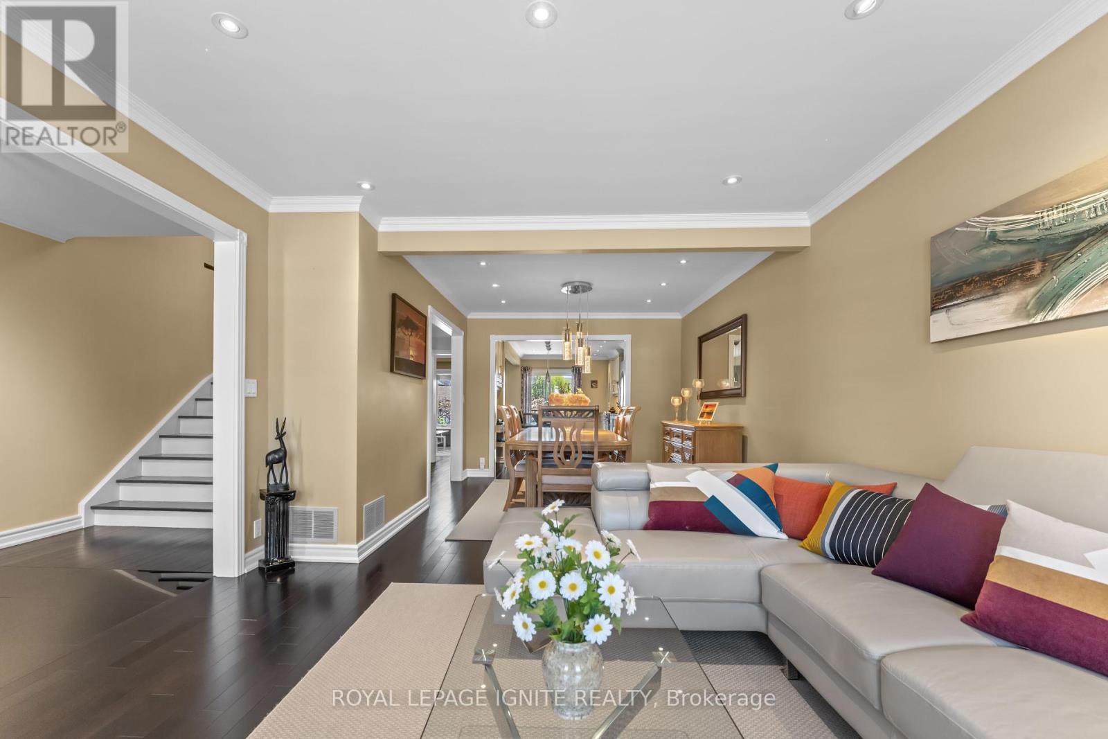 59 Shanly Street, Toronto, Ontario  M6H 1S4 - Photo 4 - W12112204