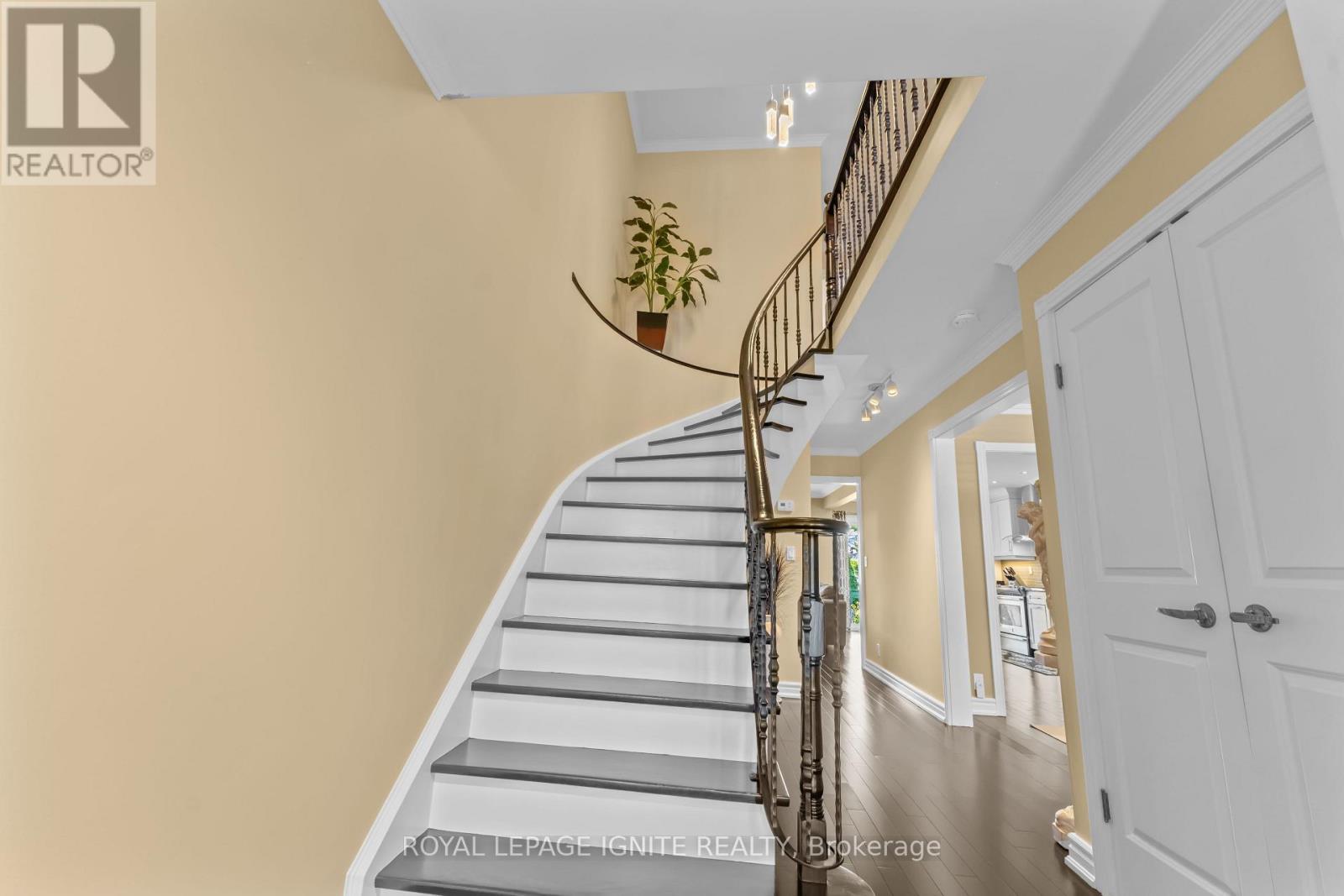 59 Shanly Street, Toronto, Ontario  M6H 1S4 - Photo 7 - W12112204