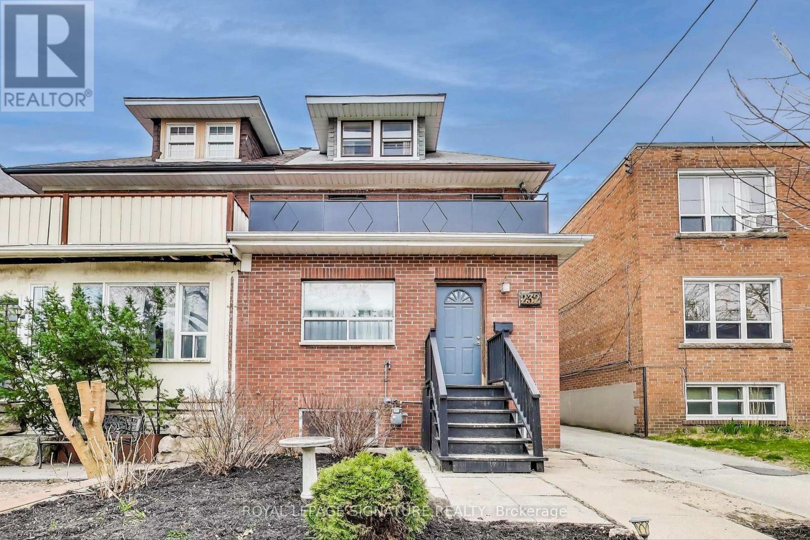 232 Pacific Avenue, Toronto, Ontario  M6P 2P5 - Photo 2 - W12112222
