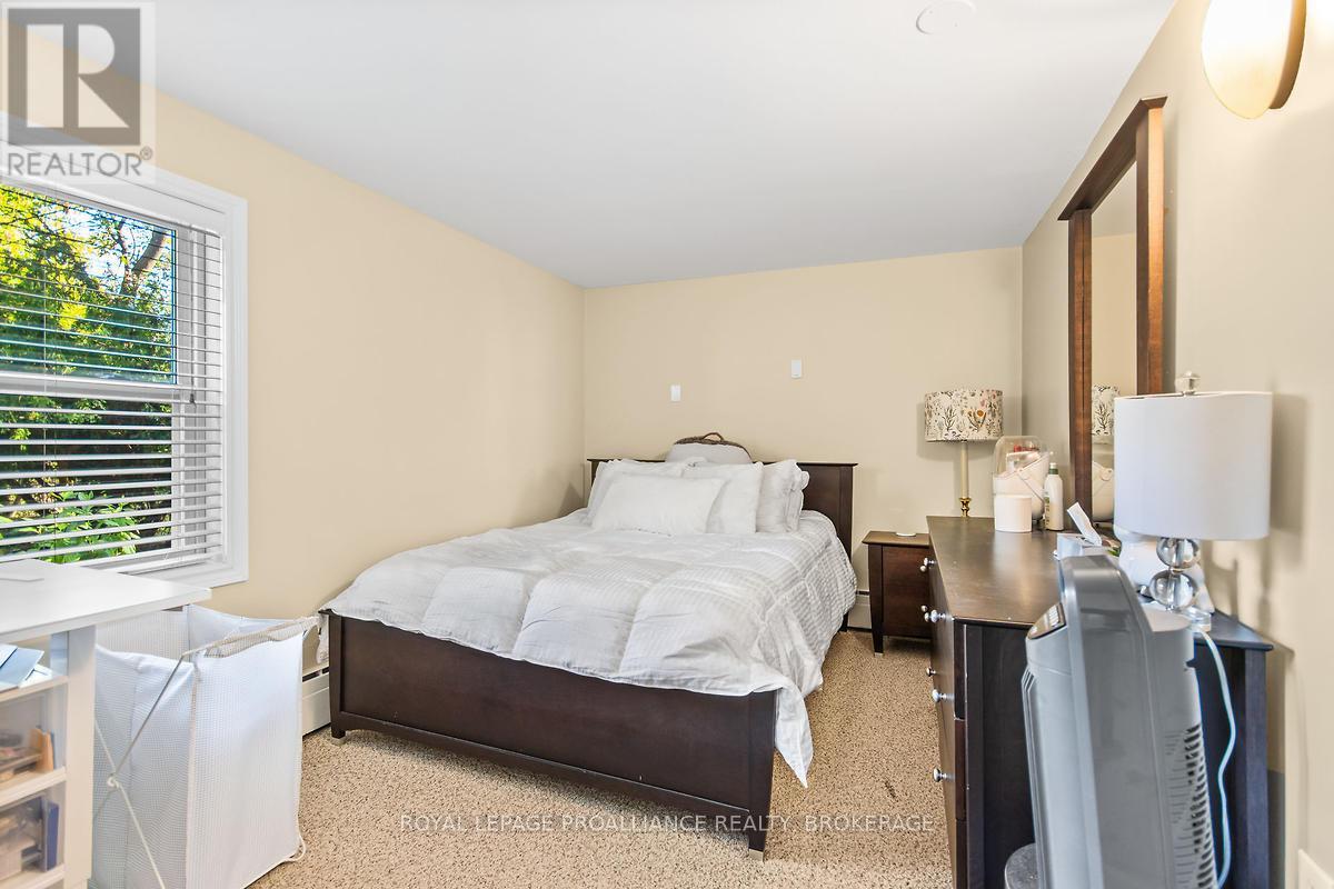 237 Mowat Avenue, Kingston, Ontario  K7M 1K6 - Photo 13 - X12112361