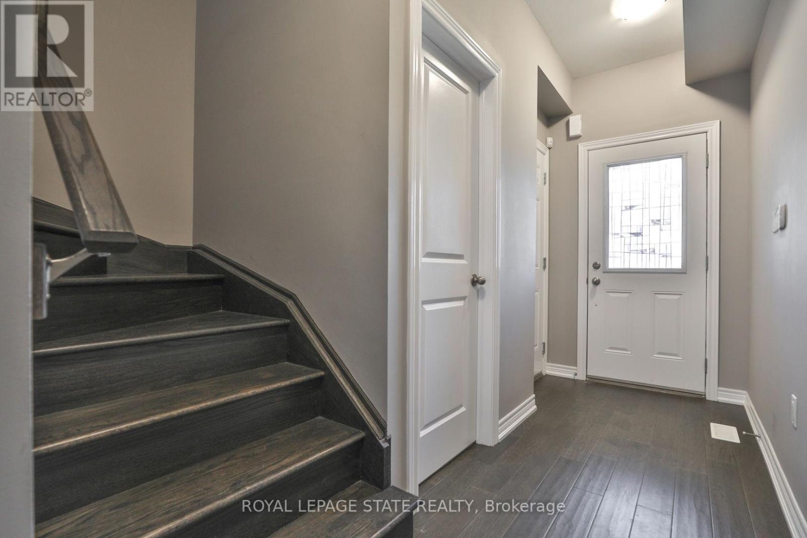 16 Zinfandel Drive, Hamilton, Ontario  L8E 0K1 - Photo 8 - X12112153