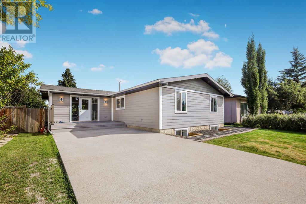 10604 Oakmoor Way Sw, Calgary, Alberta  T2W 2H8 - Photo 1 - A2214185