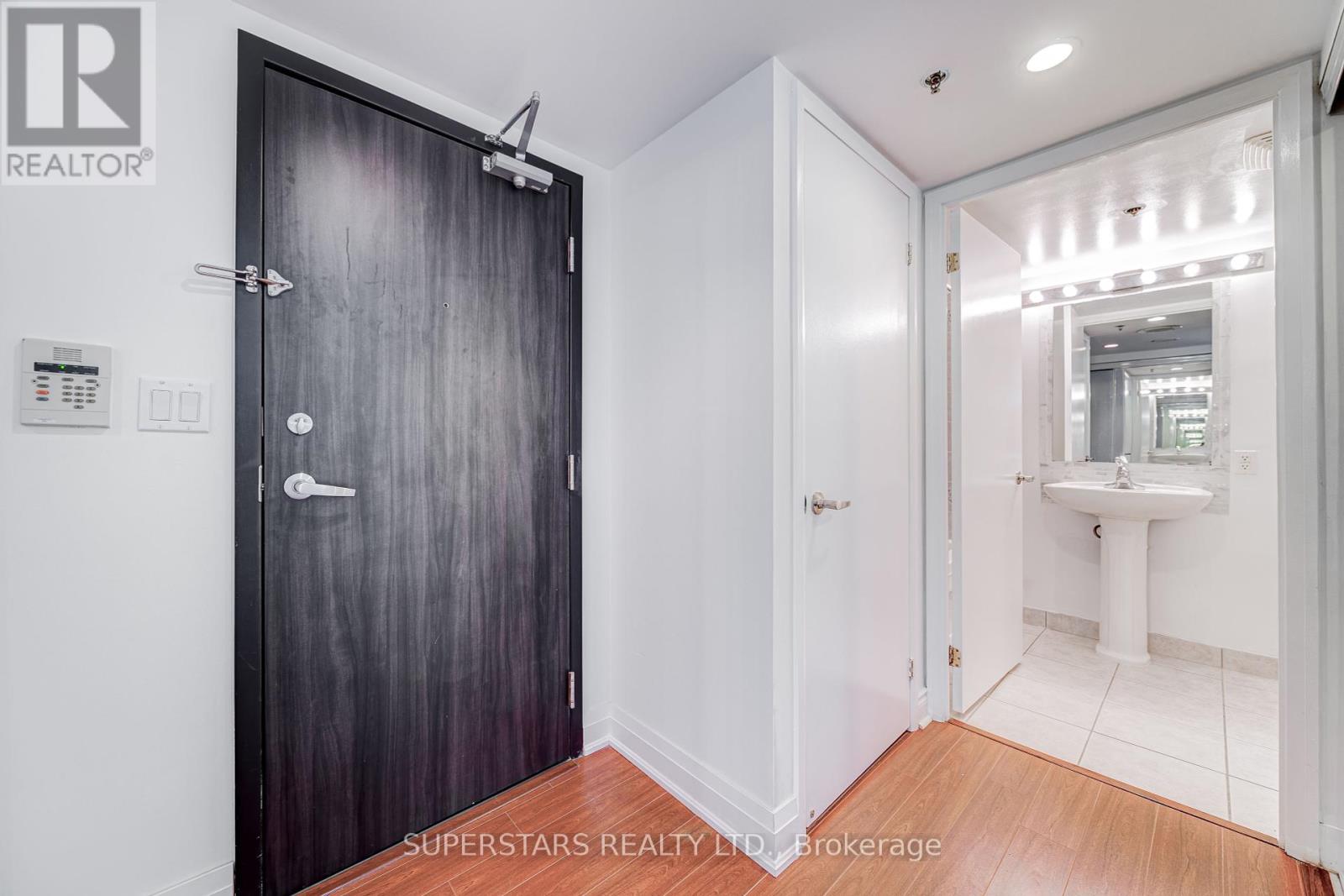 913 - 210 Victoria Street, Toronto, Ontario  M5B 2R3 - Photo 4 - C12112303