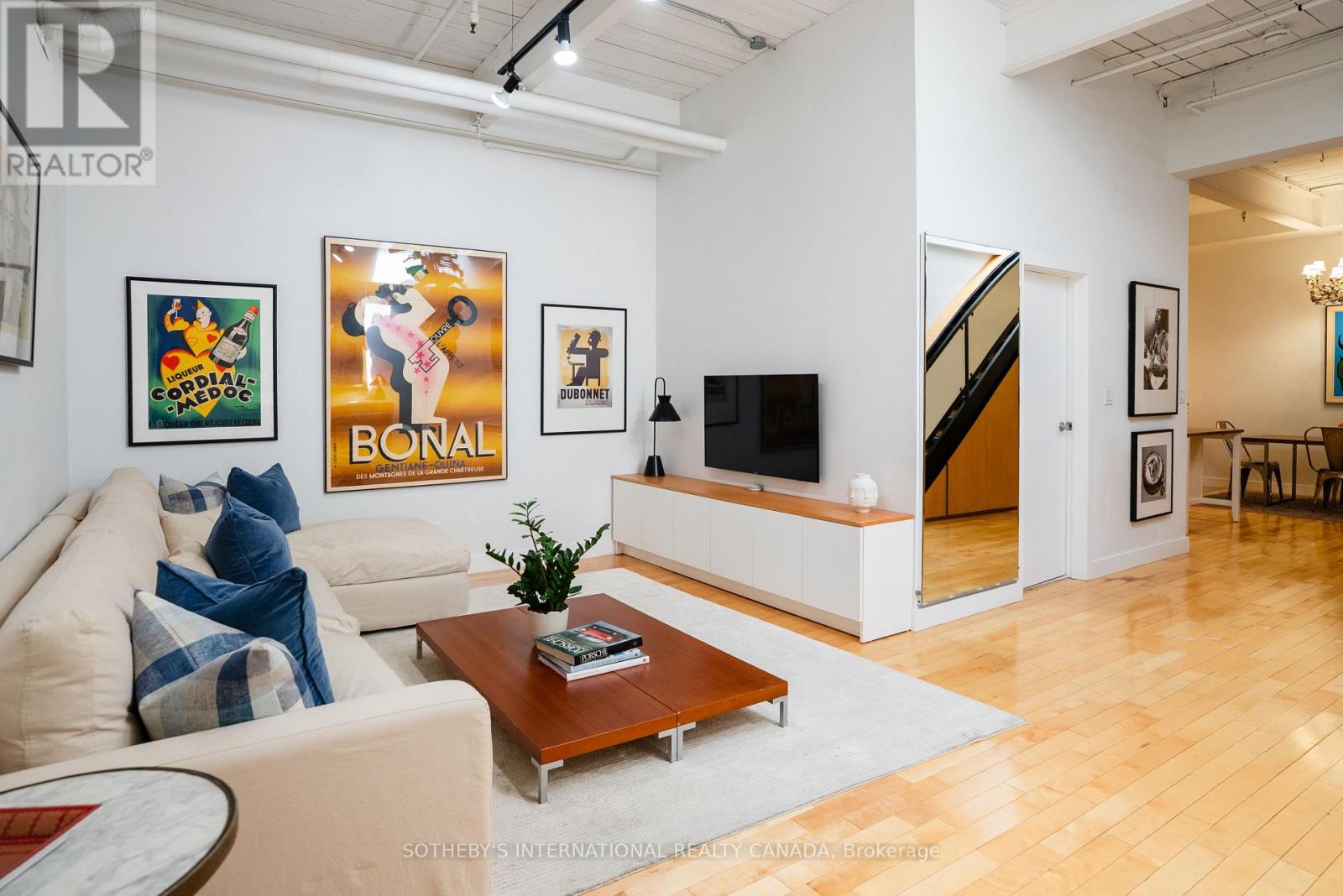 233 - 326 CARLAW AVENUE E, Toronto, Ontario