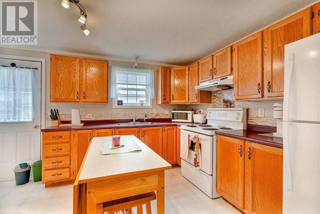 75 Evergreen Village, Summerside, Prince Edward Island  C1N 1B5 - Photo 3 - 202509262