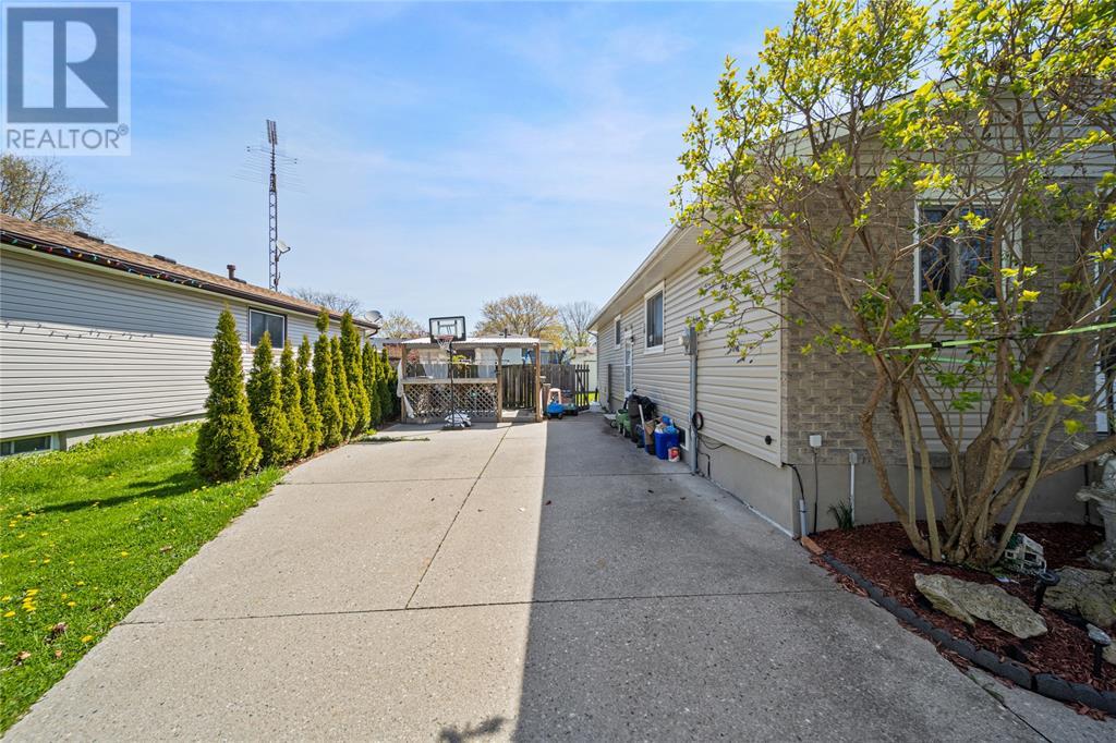Property at 346 Somerset CRESCENT image 5