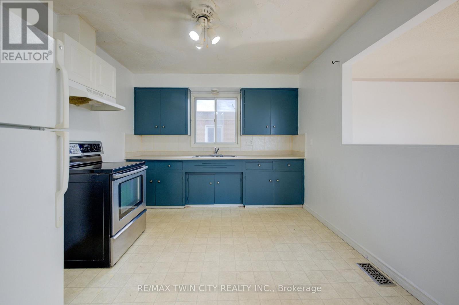 Property at 486 HIGHLAND ROAD E image 5