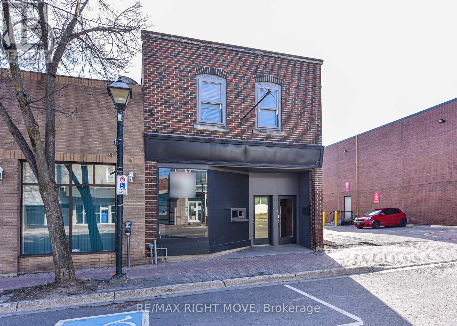 17 West Street S, Orillia, Ontario  L3V 5G2 - Photo 4 - S12112337
