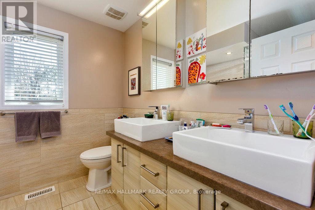 24 Ravenscroft Court, Ottawa, Ontario  K2S 1R3 - Photo 17 - X12112265
