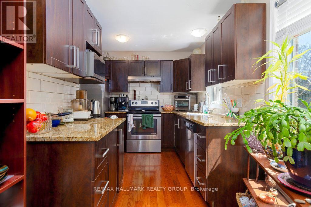 24 Ravenscroft Court, Ottawa, Ontario  K2S 1R3 - Photo 7 - X12112265