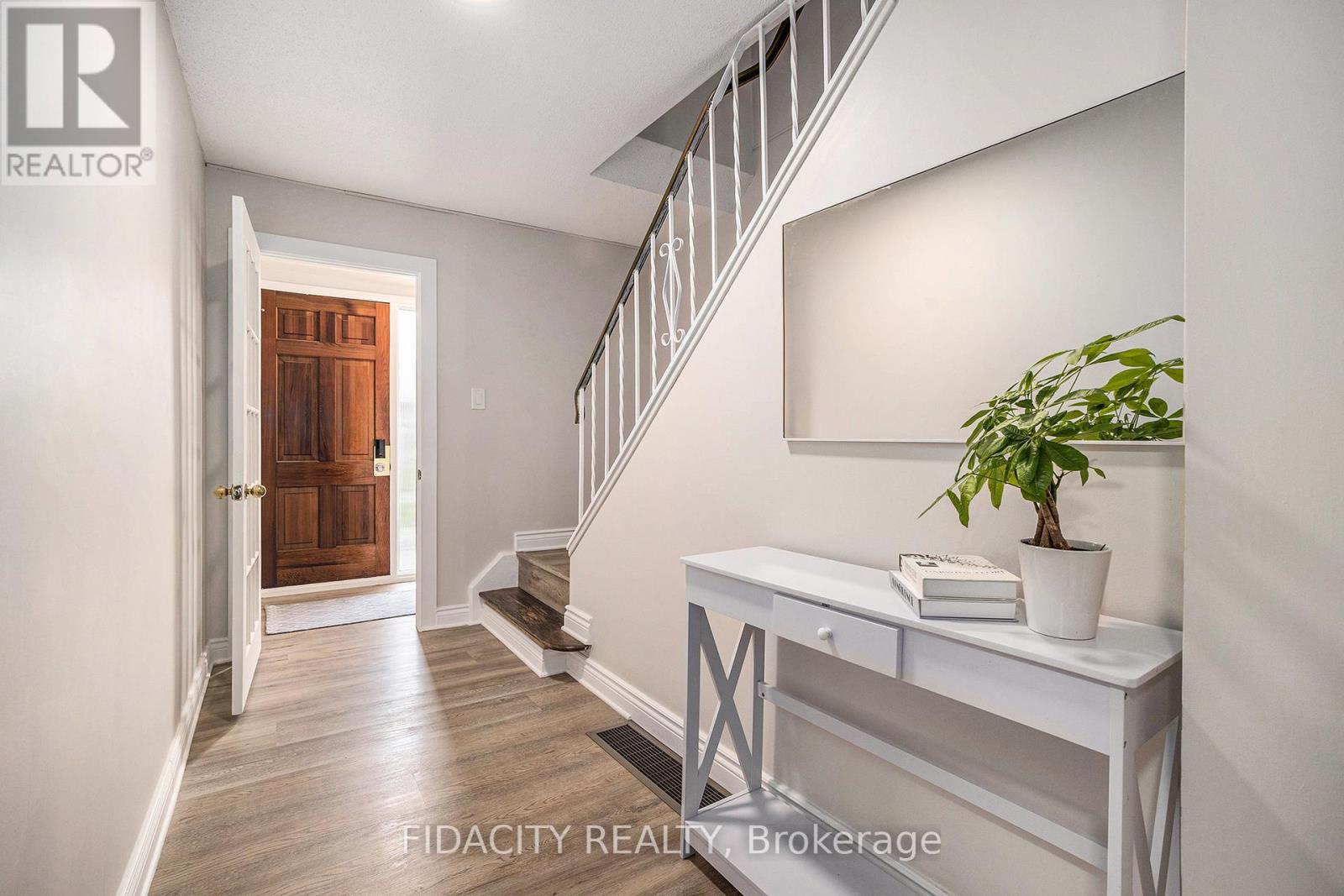 C - 34 Black Forest Lane, Ottawa, Ontario  K2H 5C8 - Photo 4 - X12112269