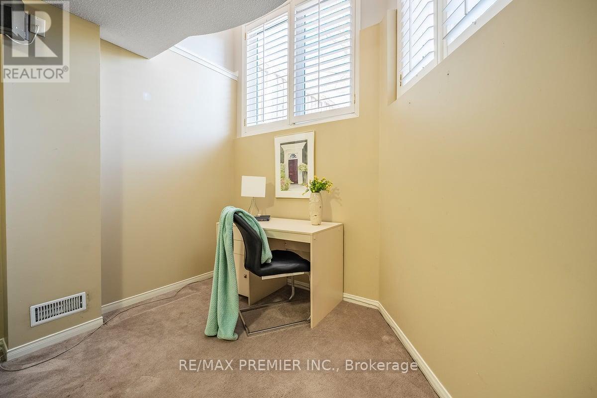 2595 Blackcombe Crescent, Oakville, Ontario  L6H 6L5 - Photo 29 - W12112290