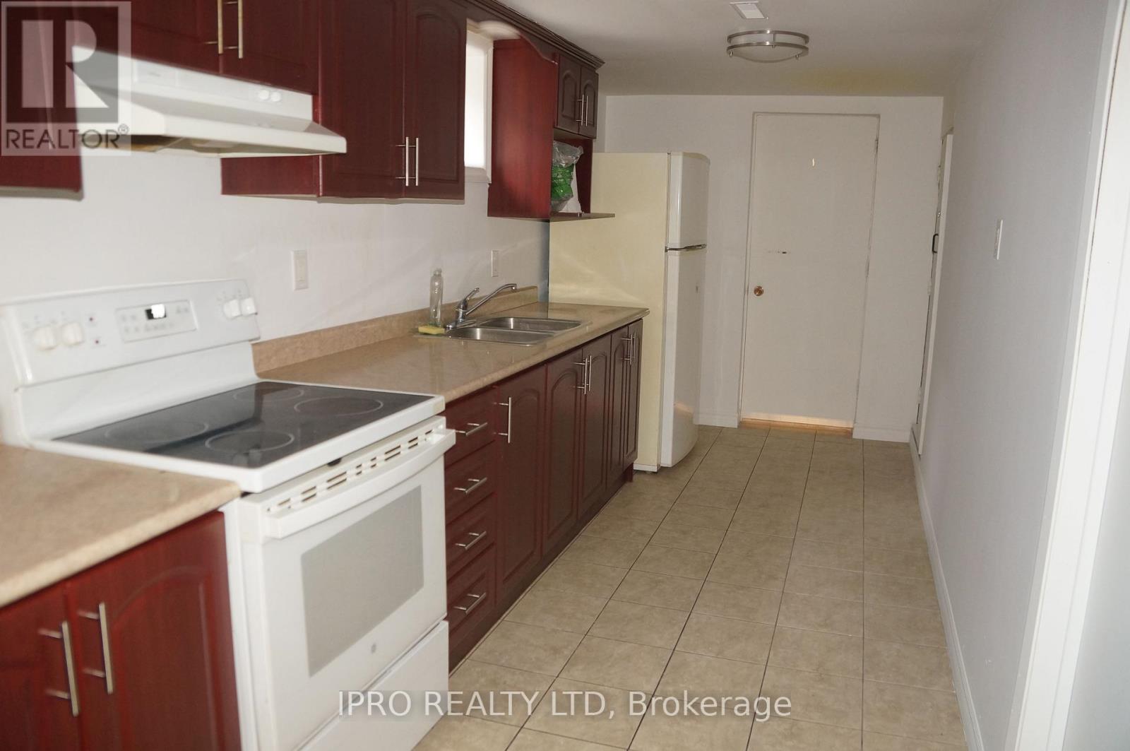 7 Mallard Crescent, Brampton, Ontario  L6S 2T7 - Photo 1 - W12112292