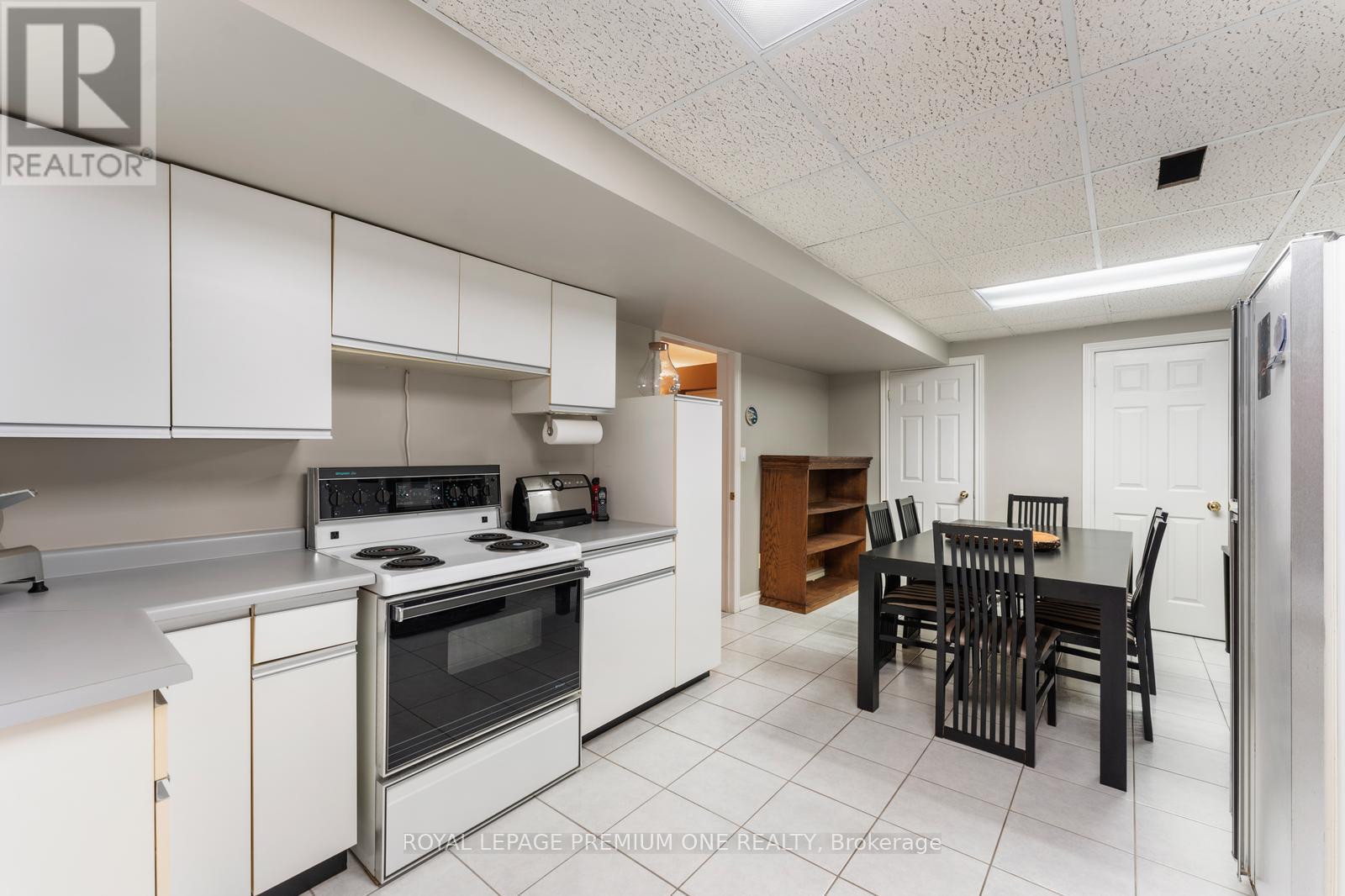 14 Bradmore Avenue, Toronto, Ontario  M9M 1J9 - Photo 40 - W12112300