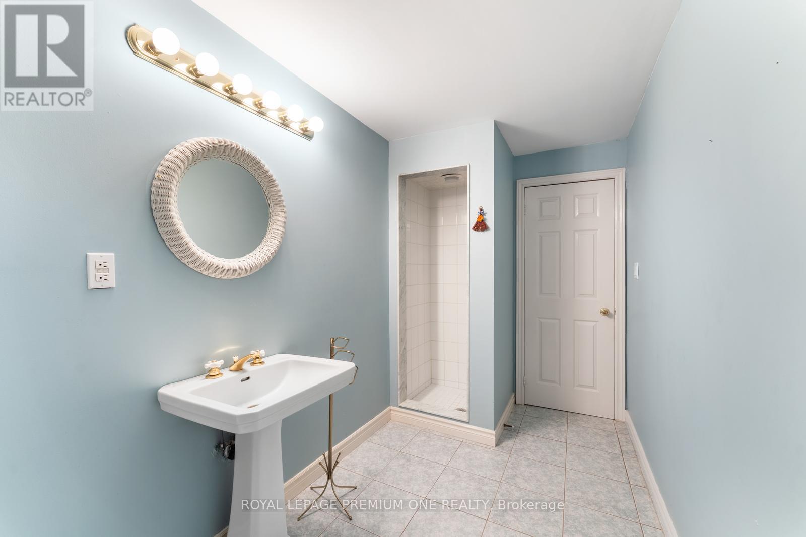 14 Bradmore Avenue, Toronto, Ontario  M9M 1J9 - Photo 44 - W12112300