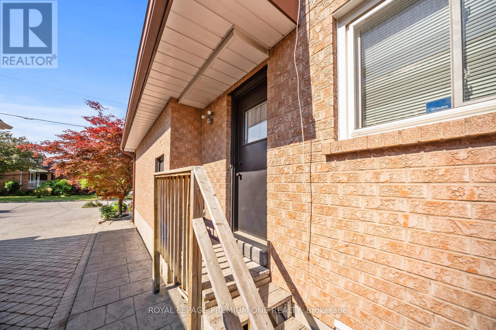 14 Bradmore Avenue, Toronto, Ontario  M9M 1J9 - Photo 48 - W12112300