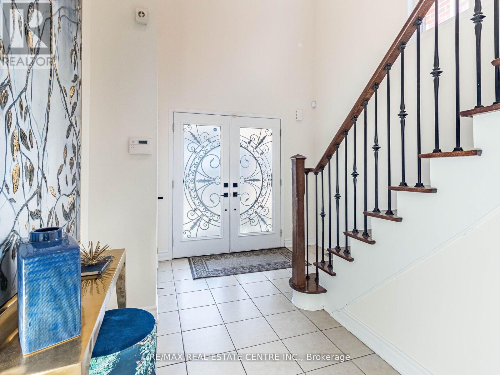 853 Stoutt Crescent, Milton, Ontario  L9T 7R1 - Photo 7 - W12112328