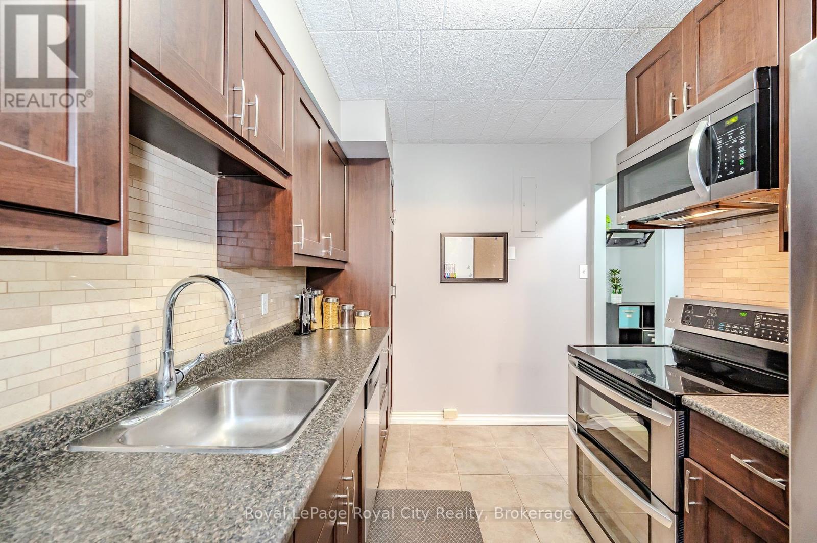 Property at 511 - 105 CONROY CRESCENT image 3