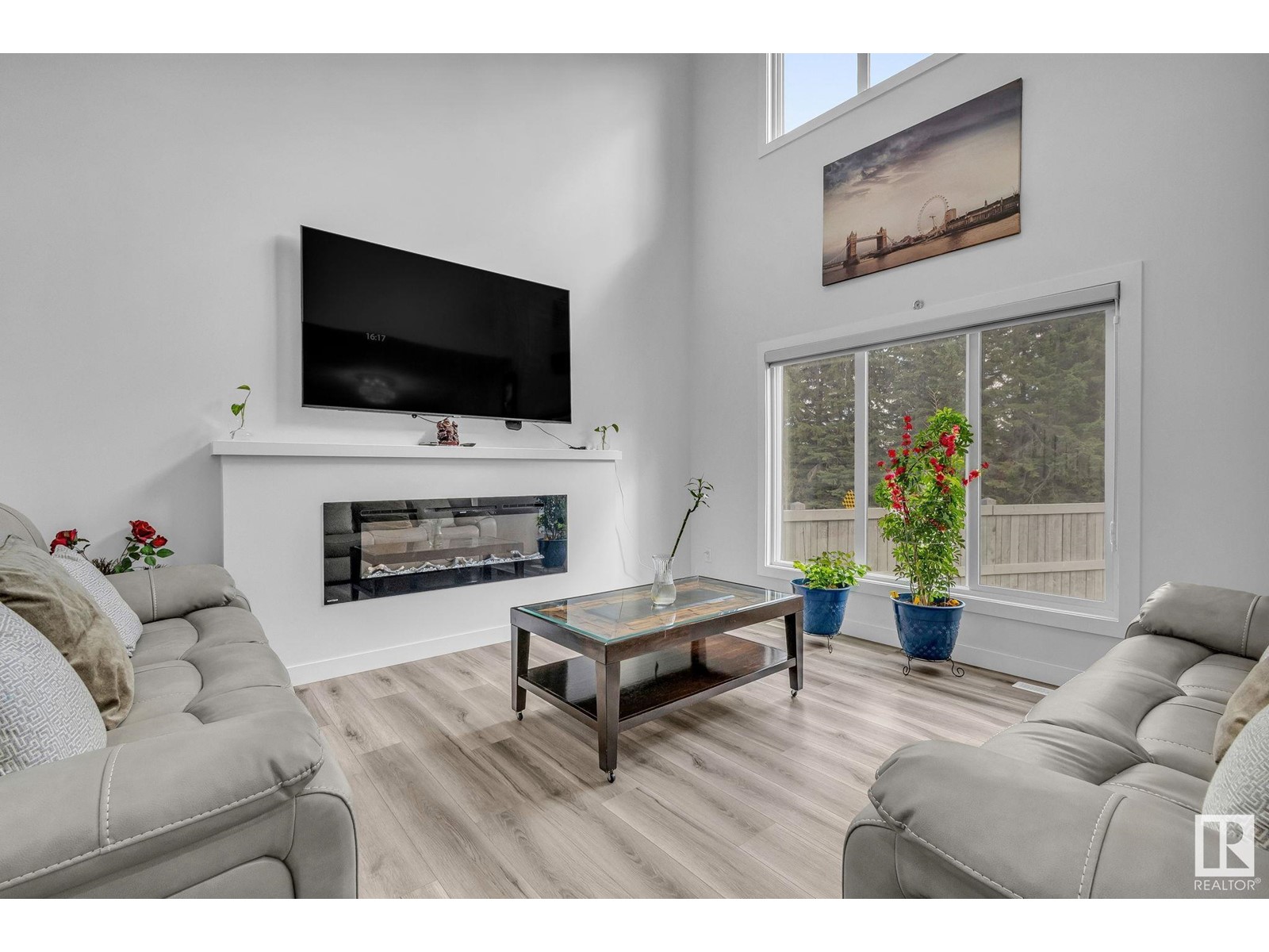 Property at 16207 34 AV SW SW image 5