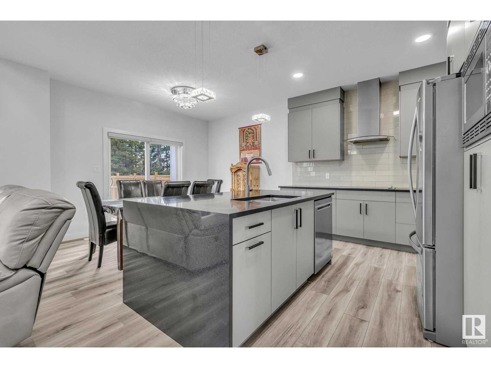 Property at 16207 34 AV SW SW image 4