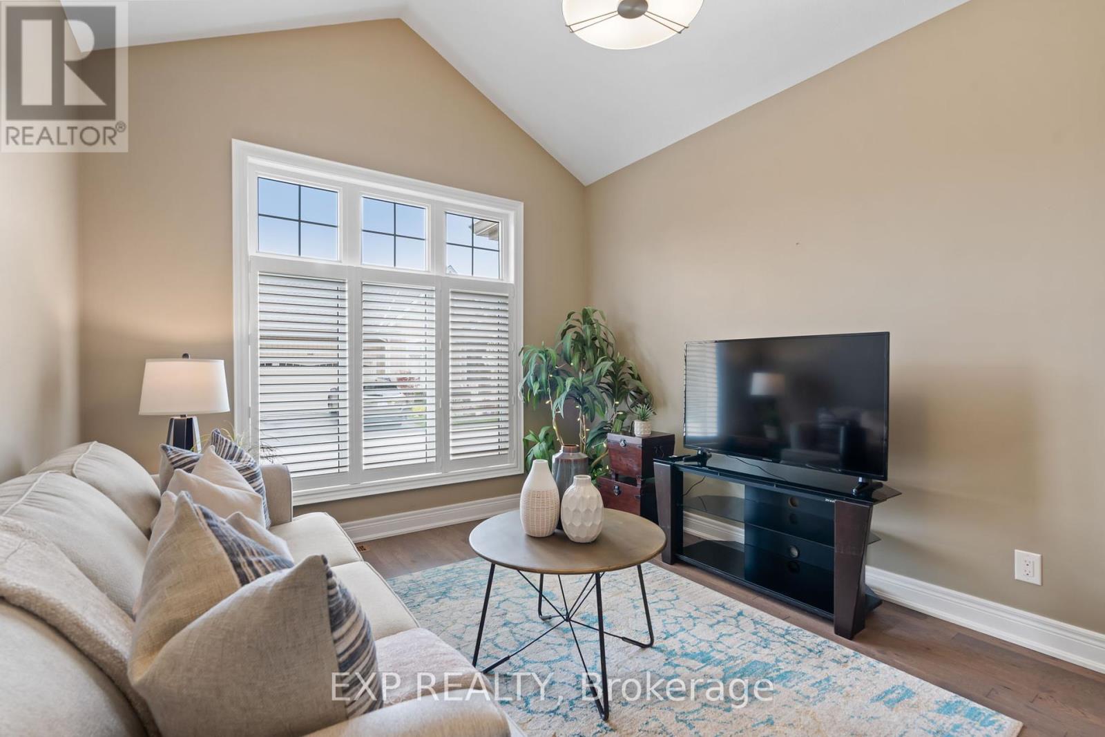 12 Blossom Common, St. Catharines (Port Weller), Ontario  L2M 0B3 - Photo 19 - X12112313