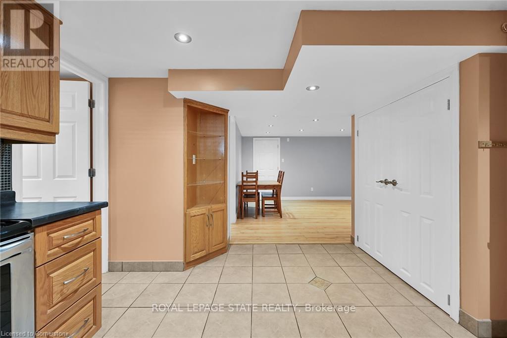 B - 221 Gray Road, Hamilton, Ontario  L8E 1T9 - Photo 12 - X12112325