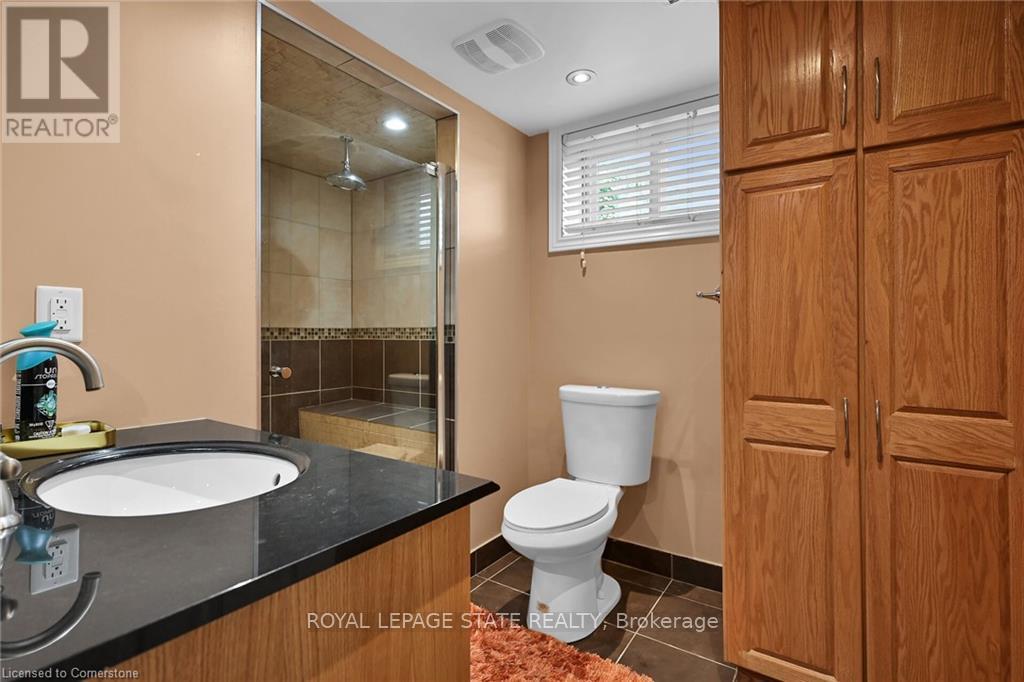 B - 221 Gray Road, Hamilton, Ontario  L8E 1T9 - Photo 21 - X12112325