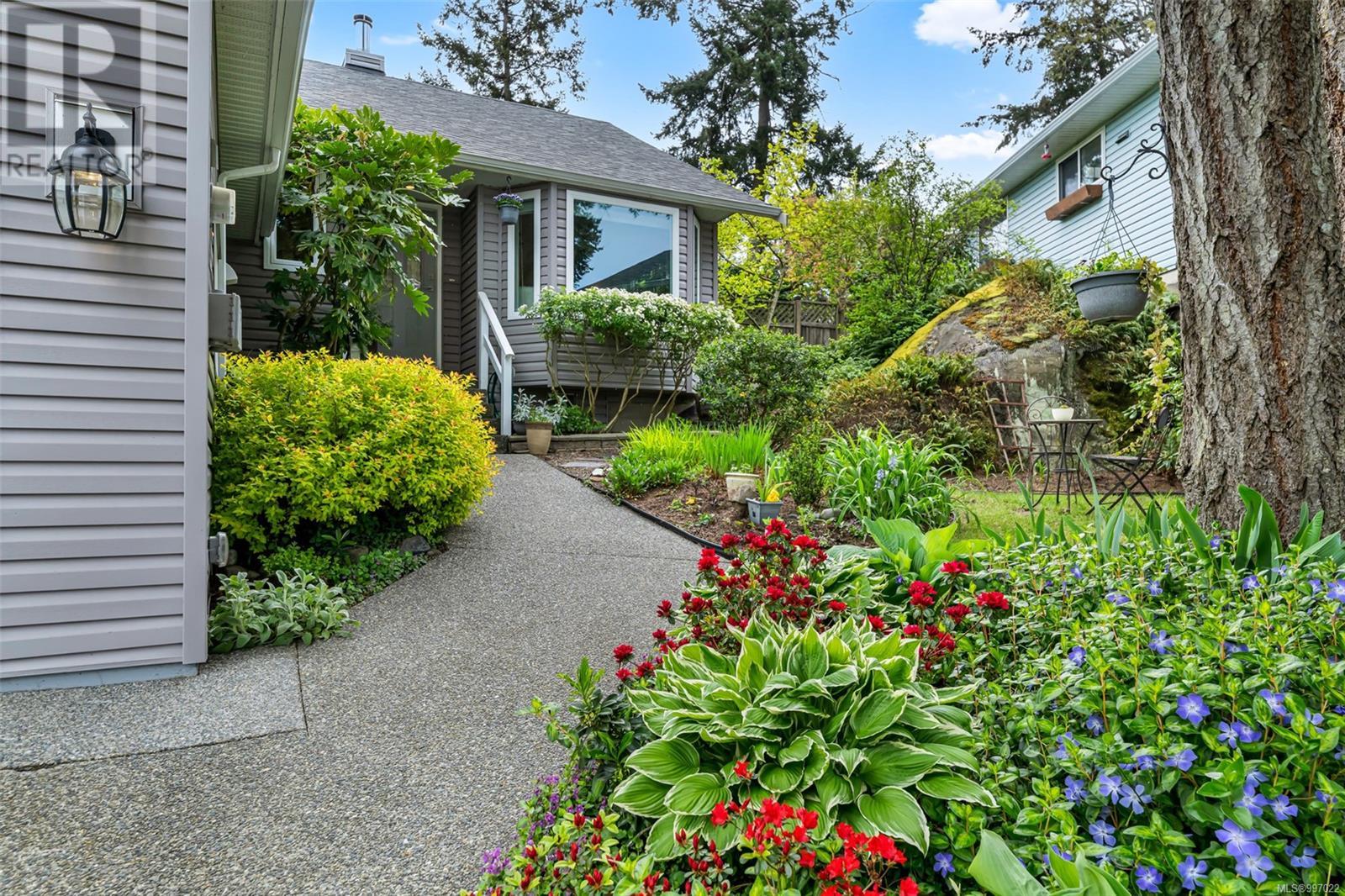 Property at 317 Gull Rd image 4
