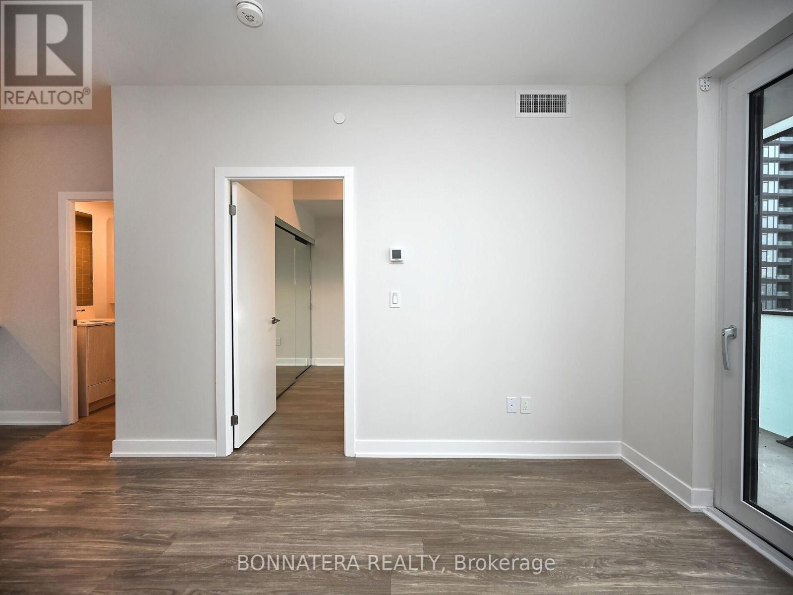 3301 - 430 Square One Drive, Mississauga, Ontario  L5B 0L6 - Photo 14 - W12111157
