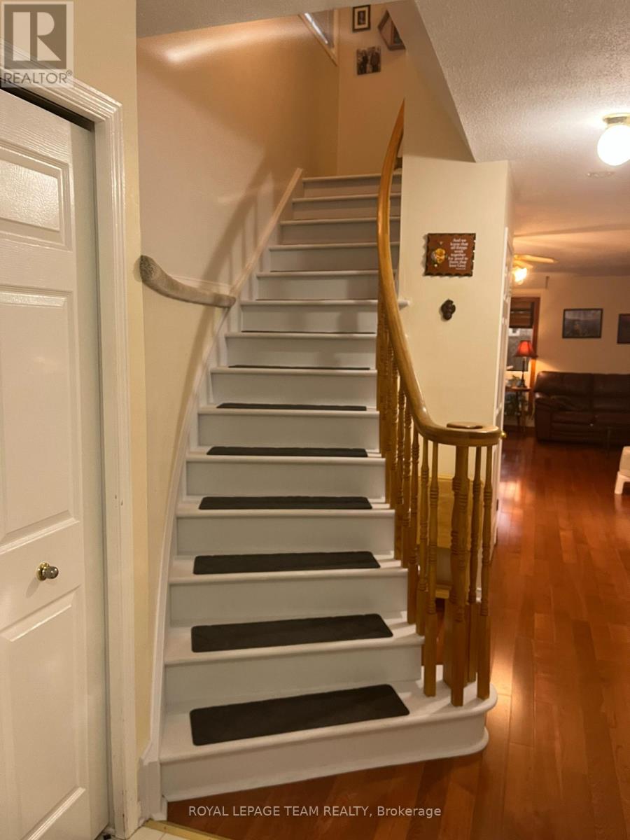 Property at 61 MCGIBBON DRIVE S image 3