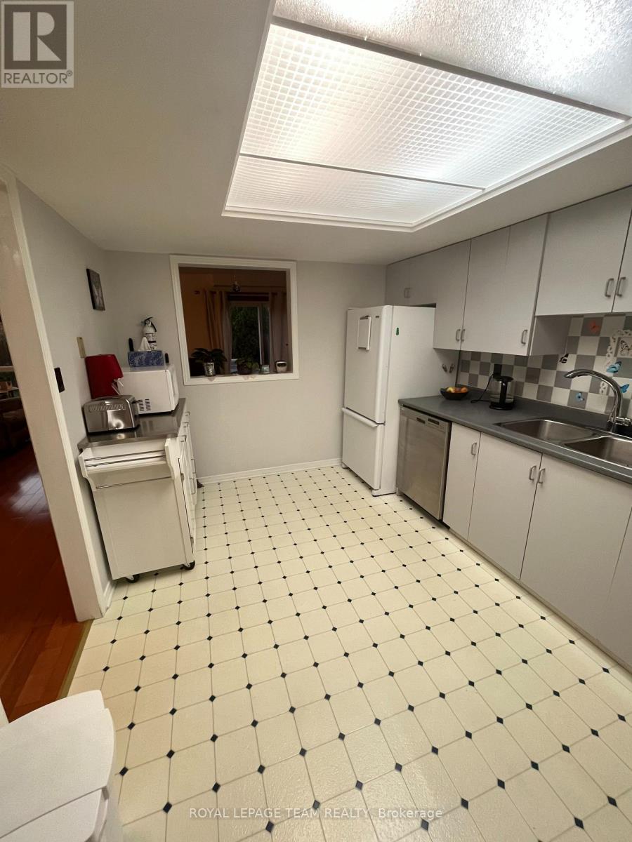 61 Mcgibbon Drive S, Ottawa, Ontario  K2L 4A6 - Photo 9 - X12100416