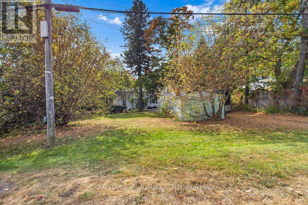 6 Herbert Street, Kingston, Ontario  K7M 2L4 - Photo 3 - X12112393