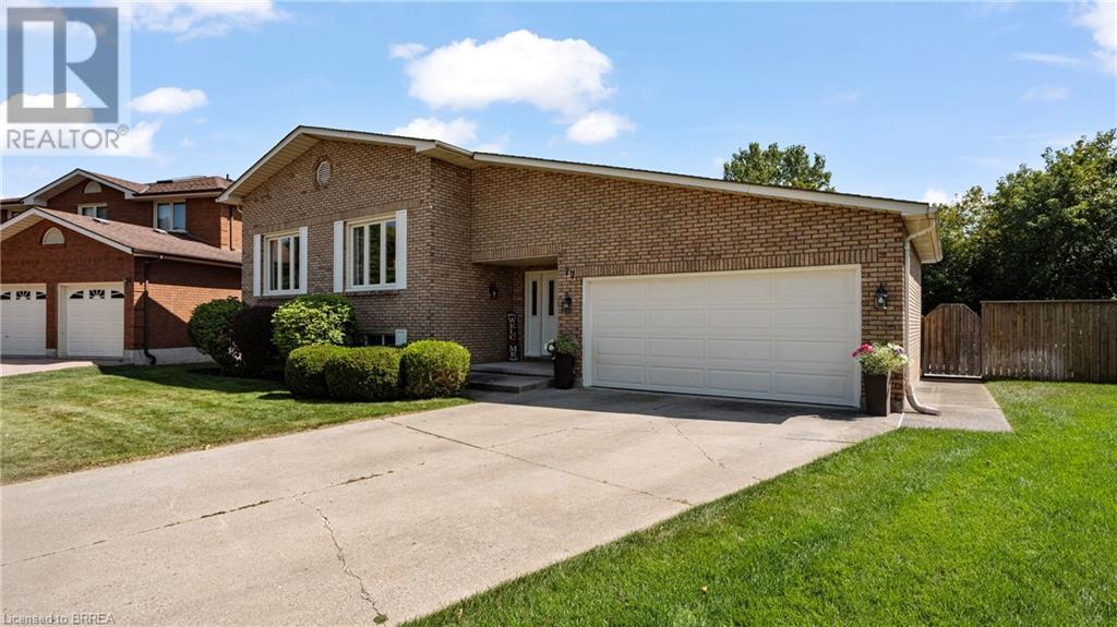 Property at 77 LUDLOW Crescent image 4
