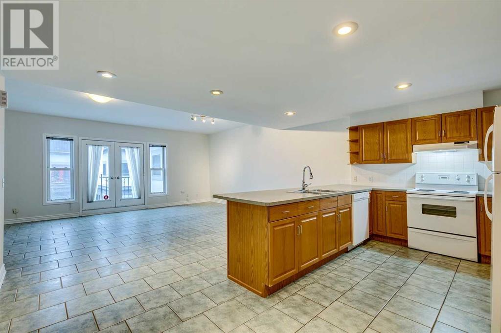 Property at 3, 1922 9 Avenue SE image 4