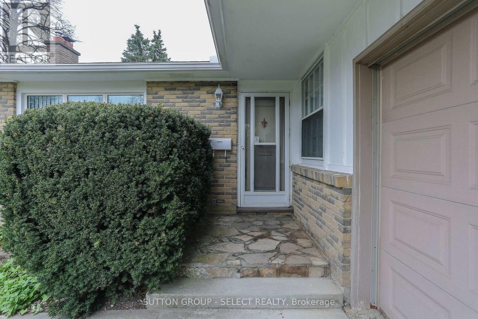 Property at 478 VILLAGE GREEN AVENUE image 5