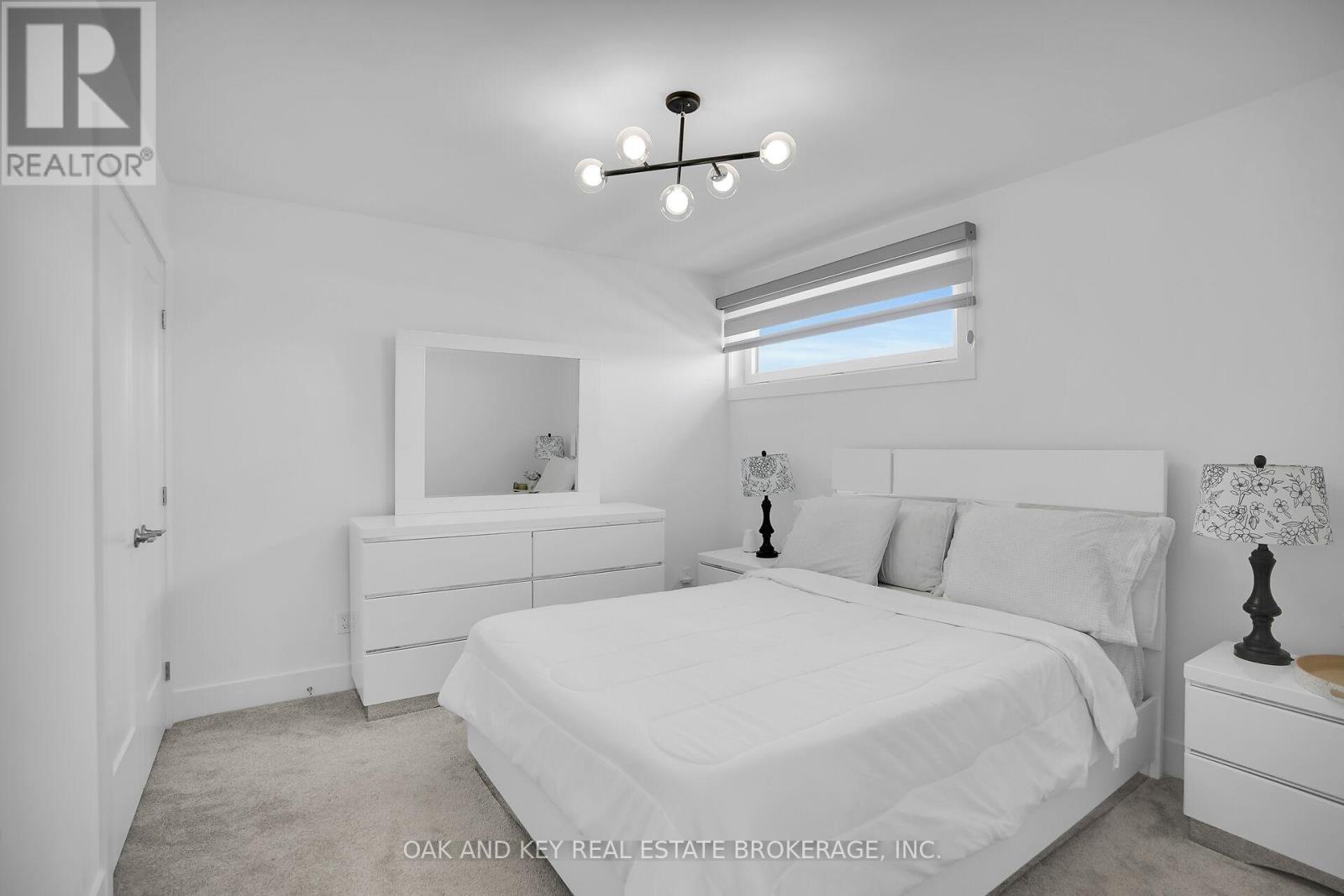 25 Alexander Circle, Strathroy Caradoc (Se), Ontario  N7G 0B4 - Photo 17 - X12112452
