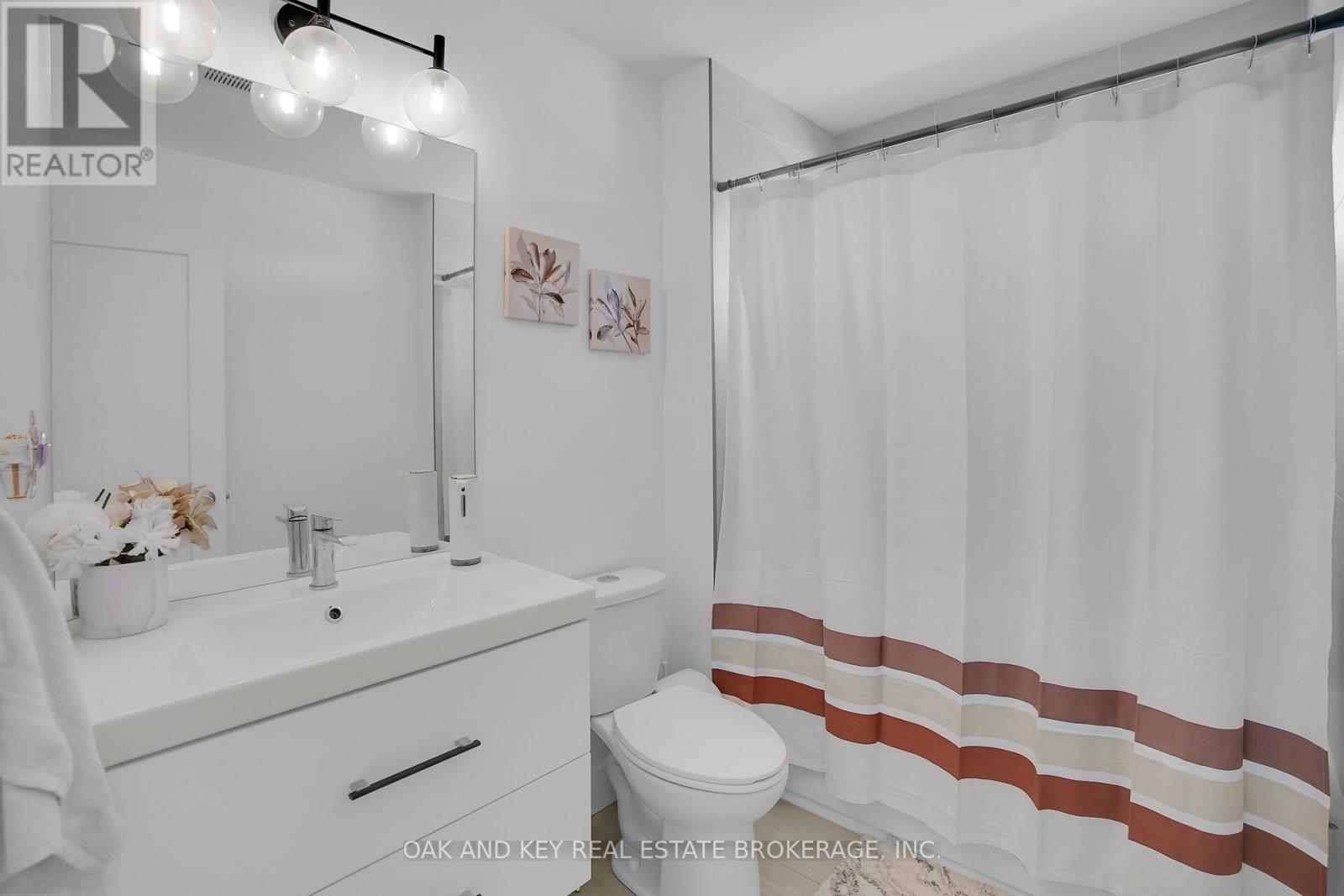25 Alexander Circle, Strathroy Caradoc (Se), Ontario  N7G 0B4 - Photo 18 - X12112452